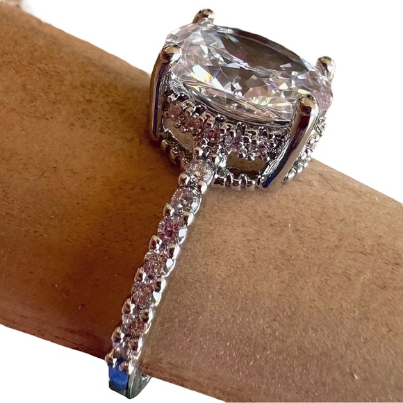 NEW Oval Shaped White Gold-Plated Dazzling Brilliant Cut CZ Band Ring - Picture 5 of 16